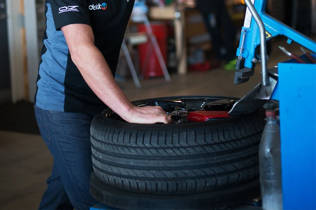 Montere dekk på felg